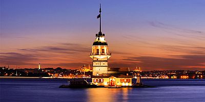 İstanbul'un ikonik simgesi olan Kız Kulesi'nin